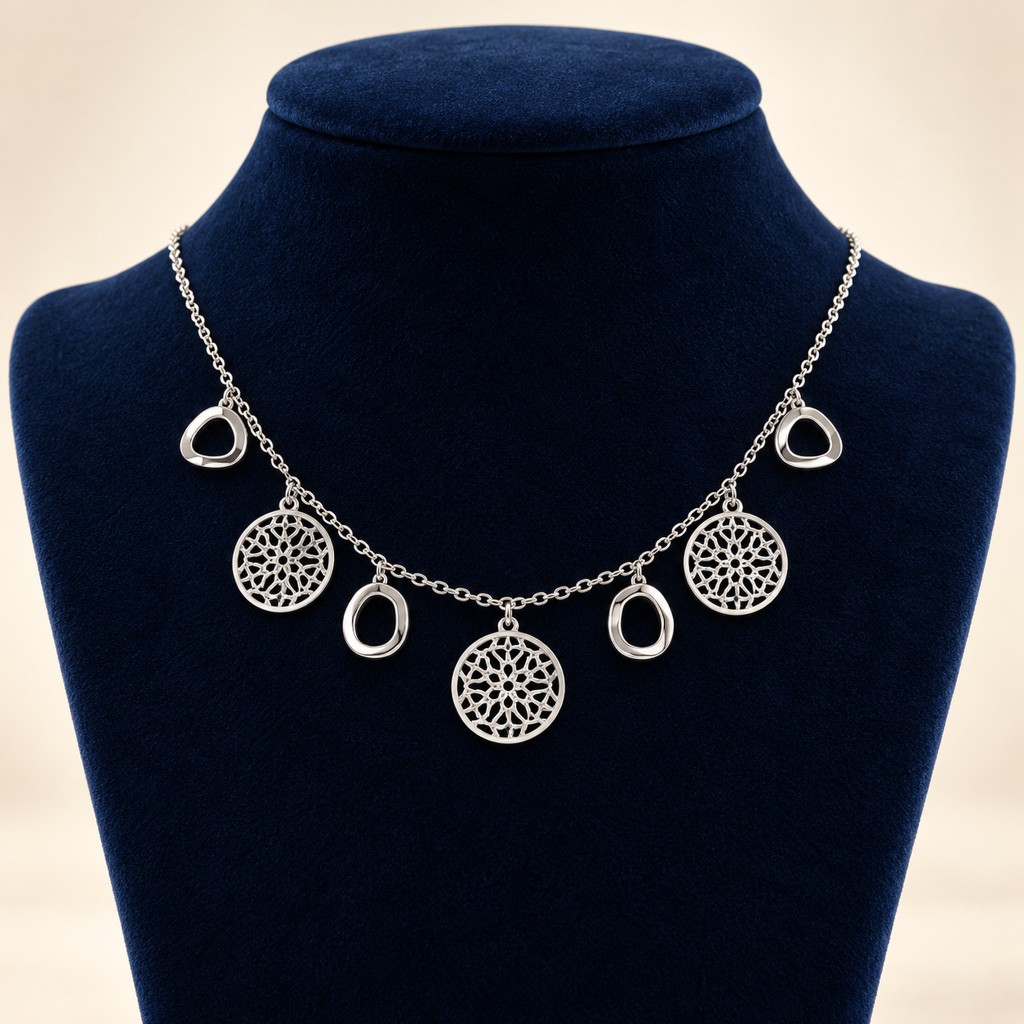 Collar Colgantes en plata 950, fotografía de estudio