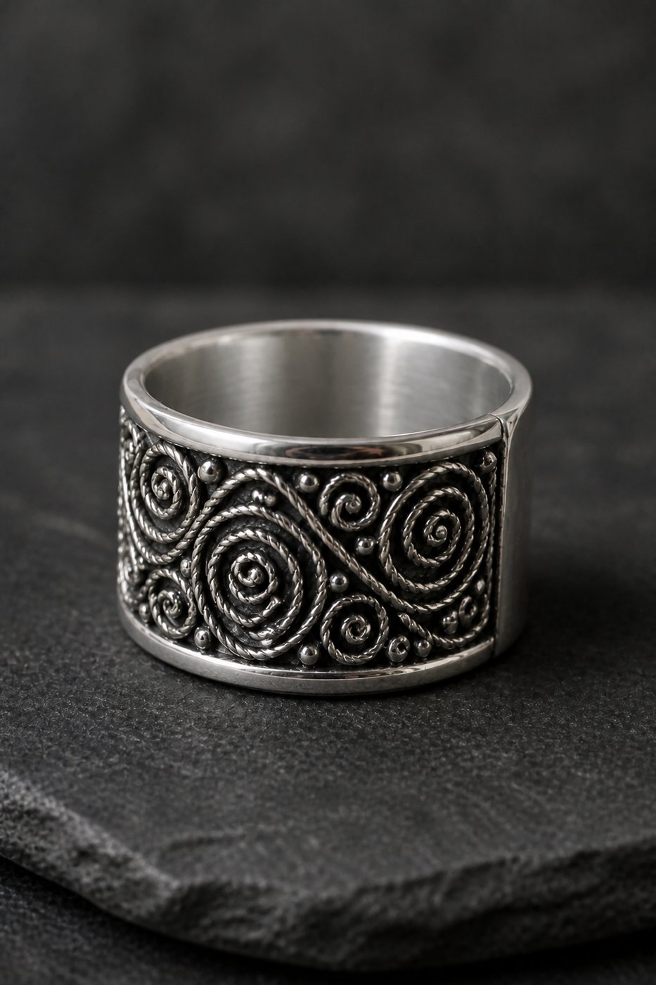 Anillo Inka en plata 950, fotografía de estudio