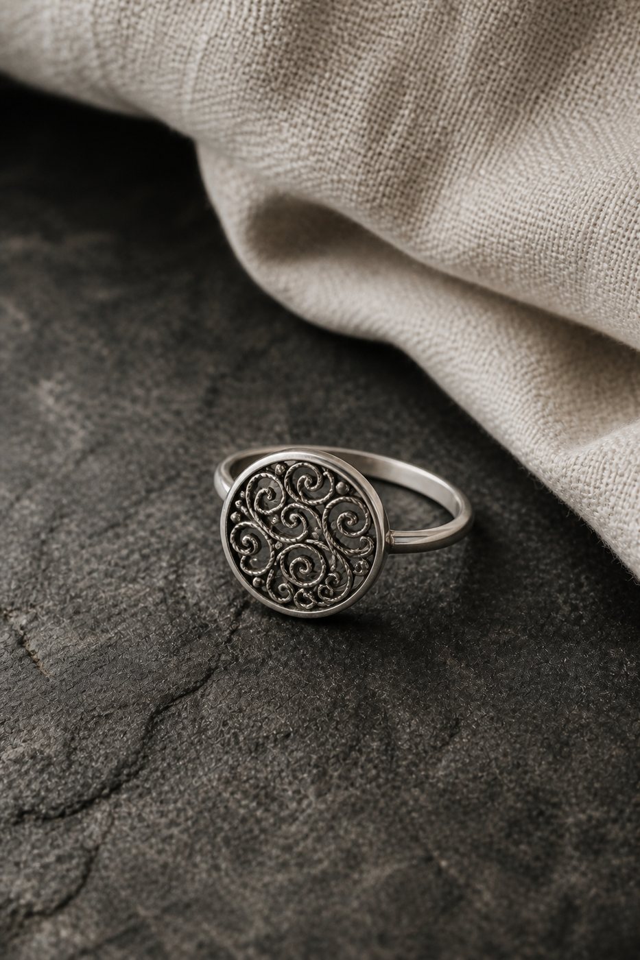 Anillo Wara en plata 950, fotografía de estudio
