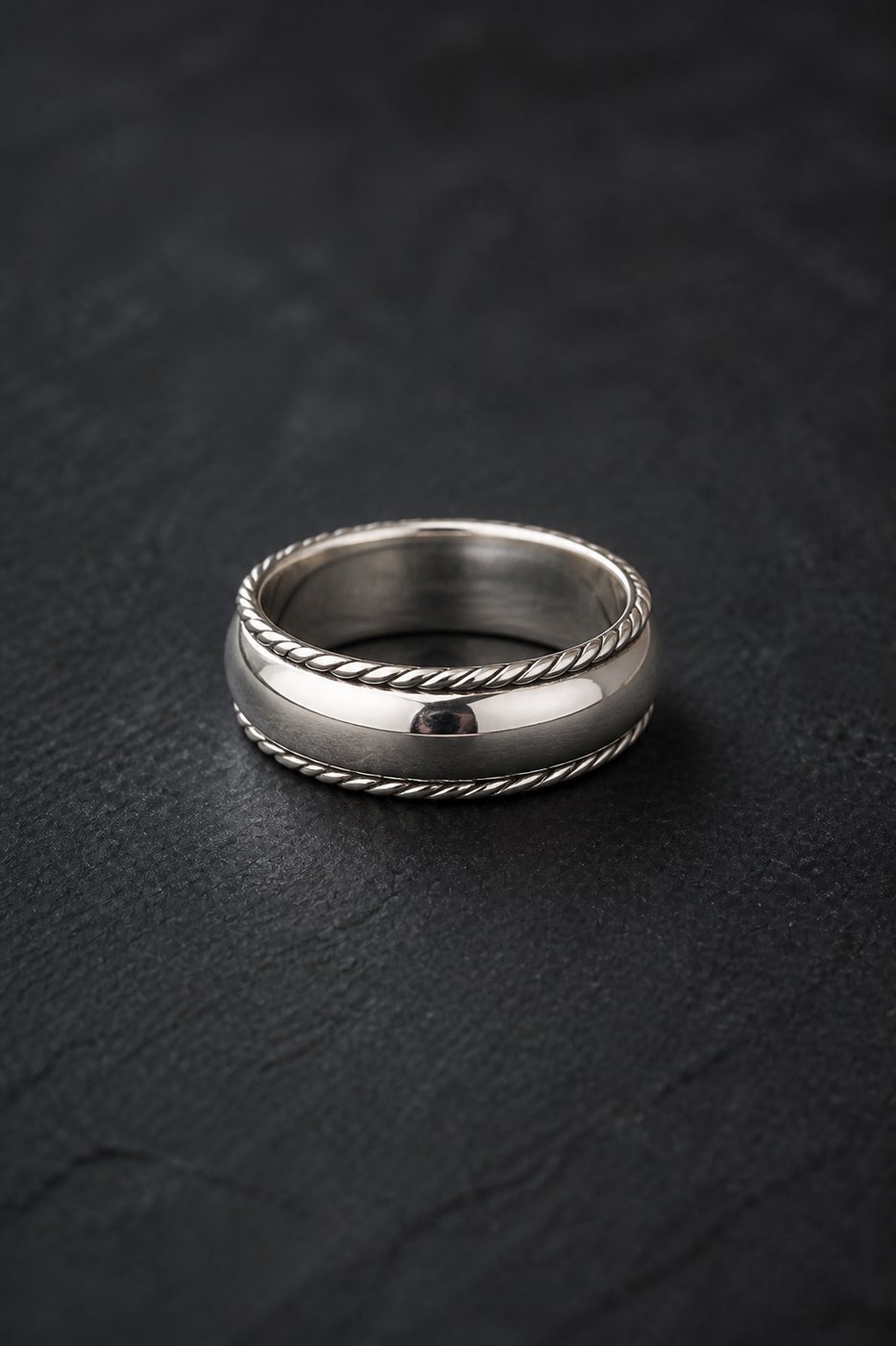 Anillo Yura en plata 950, fotografía de estudio